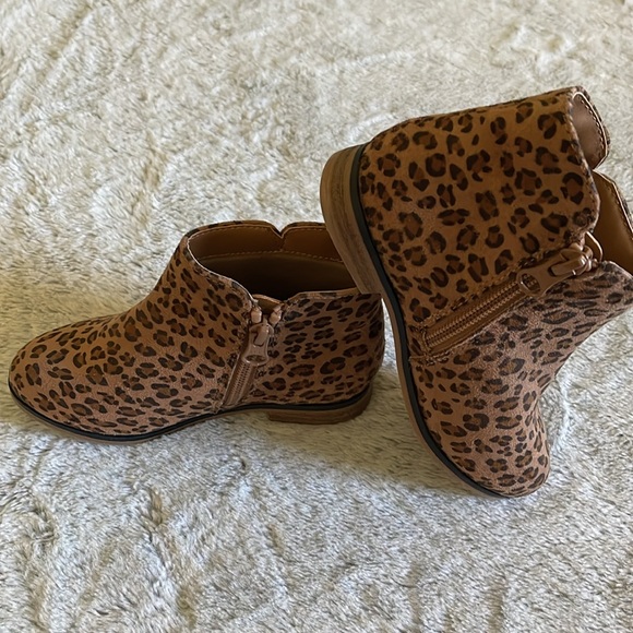 Cat & Jack Leopard ankle boots Size 10 in Excellent Condition - Picture 2 of 5